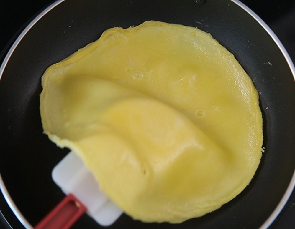 Cách làm vỏ bánh Crepe mịn, bông xốp, thơm ngon bằng chảo đơn giản
