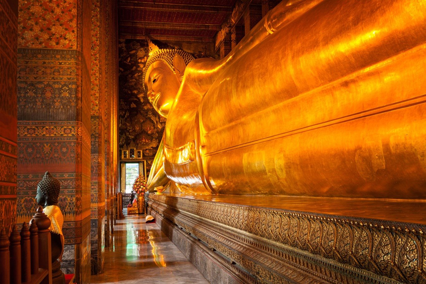 Tượng phật nằm (The Reclining Buddha) được người dân Thái Lan vô cùng tôn sùng và tín ngưỡng