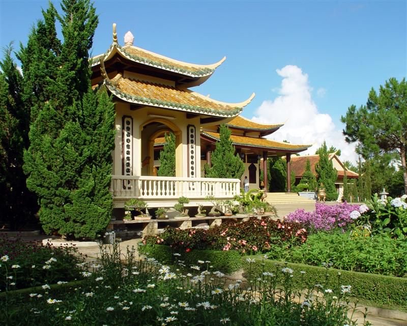 Thiền viện Trúc Lâm Đà Lạt tọa lạc trong một khu đồi thông xanh ngắt 