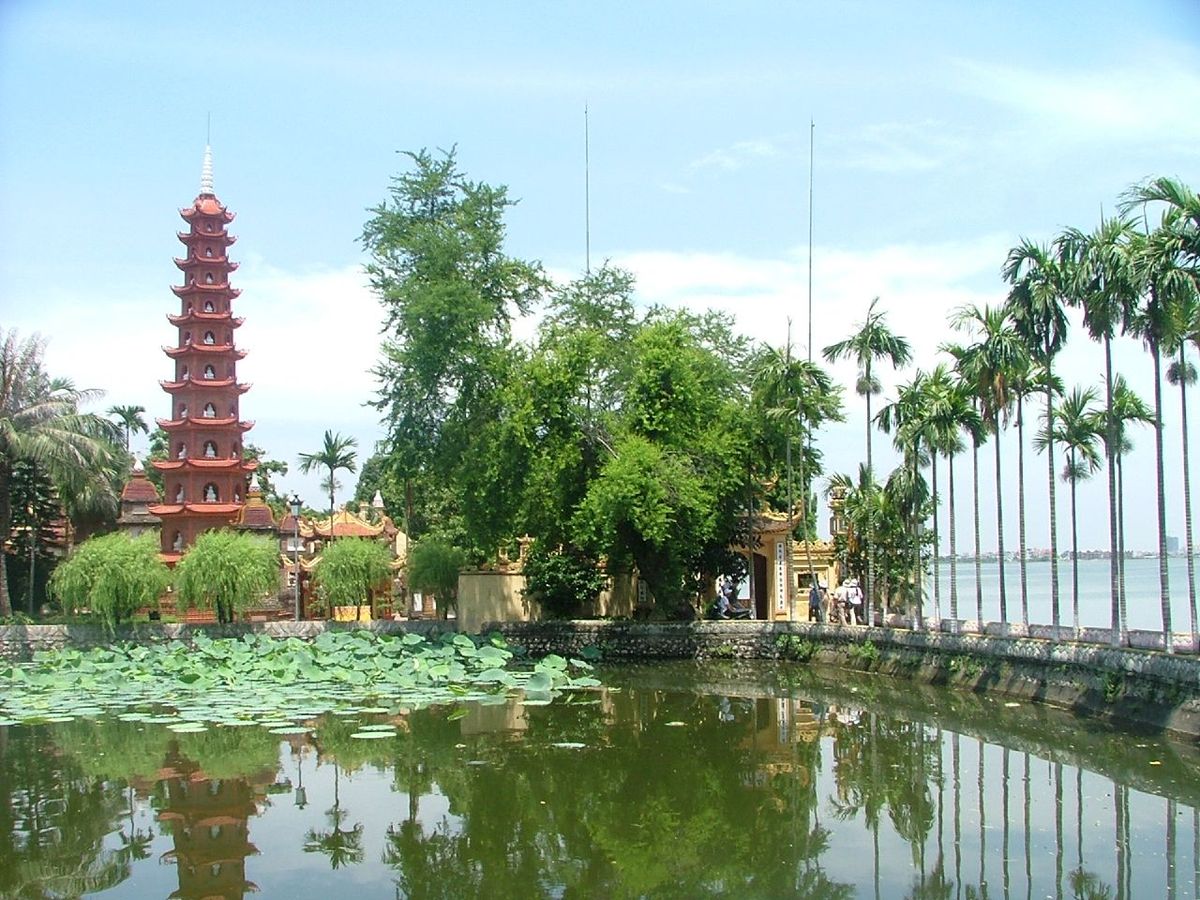 Chùa Trấn Quốc nổi tiếng linh thiêng ở Hà Nội