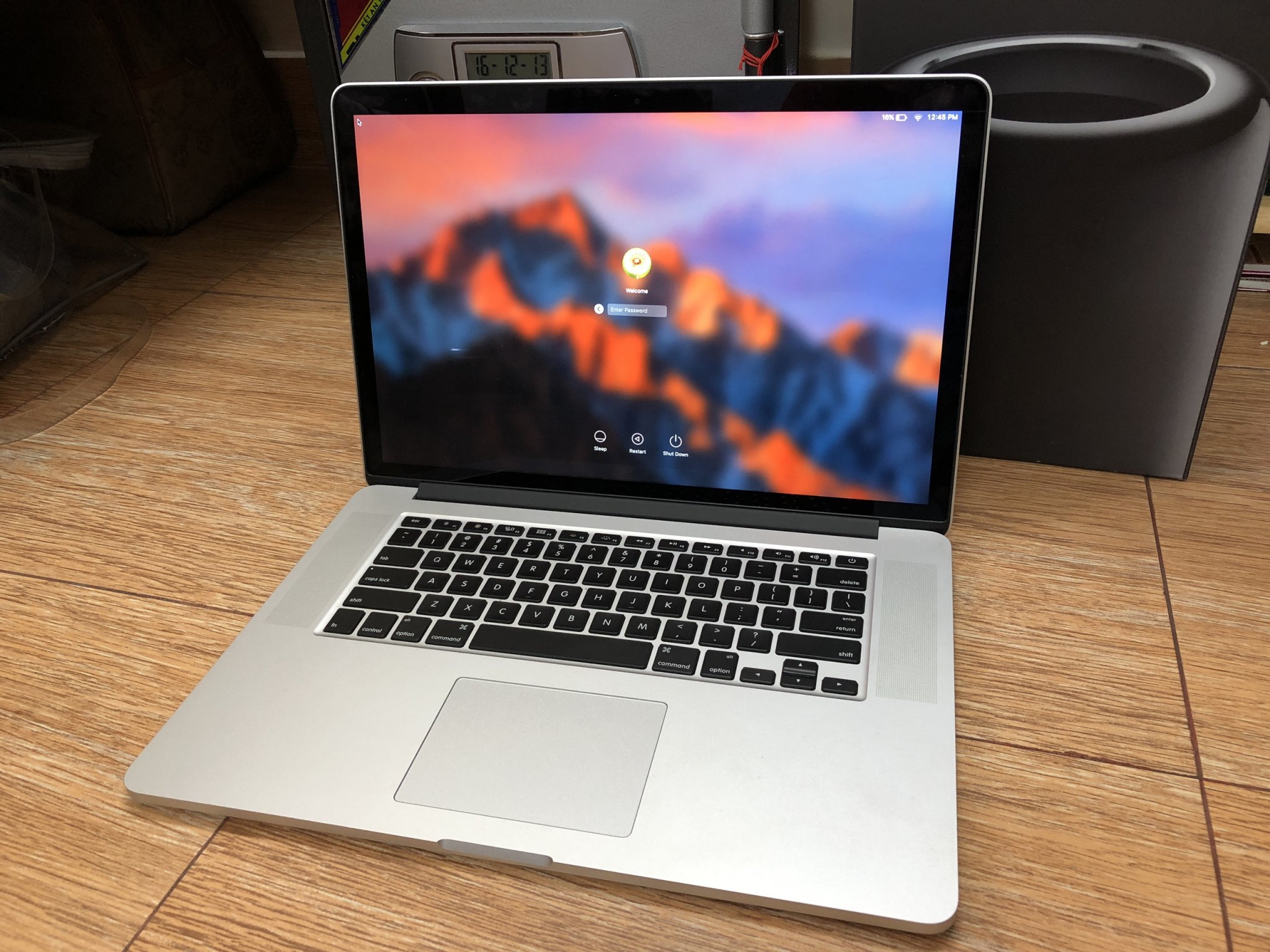 Macbook Pro 15 inch là dòng máy rất đáng sở hữu nằm trong số các máy Workstation cấu hình cao