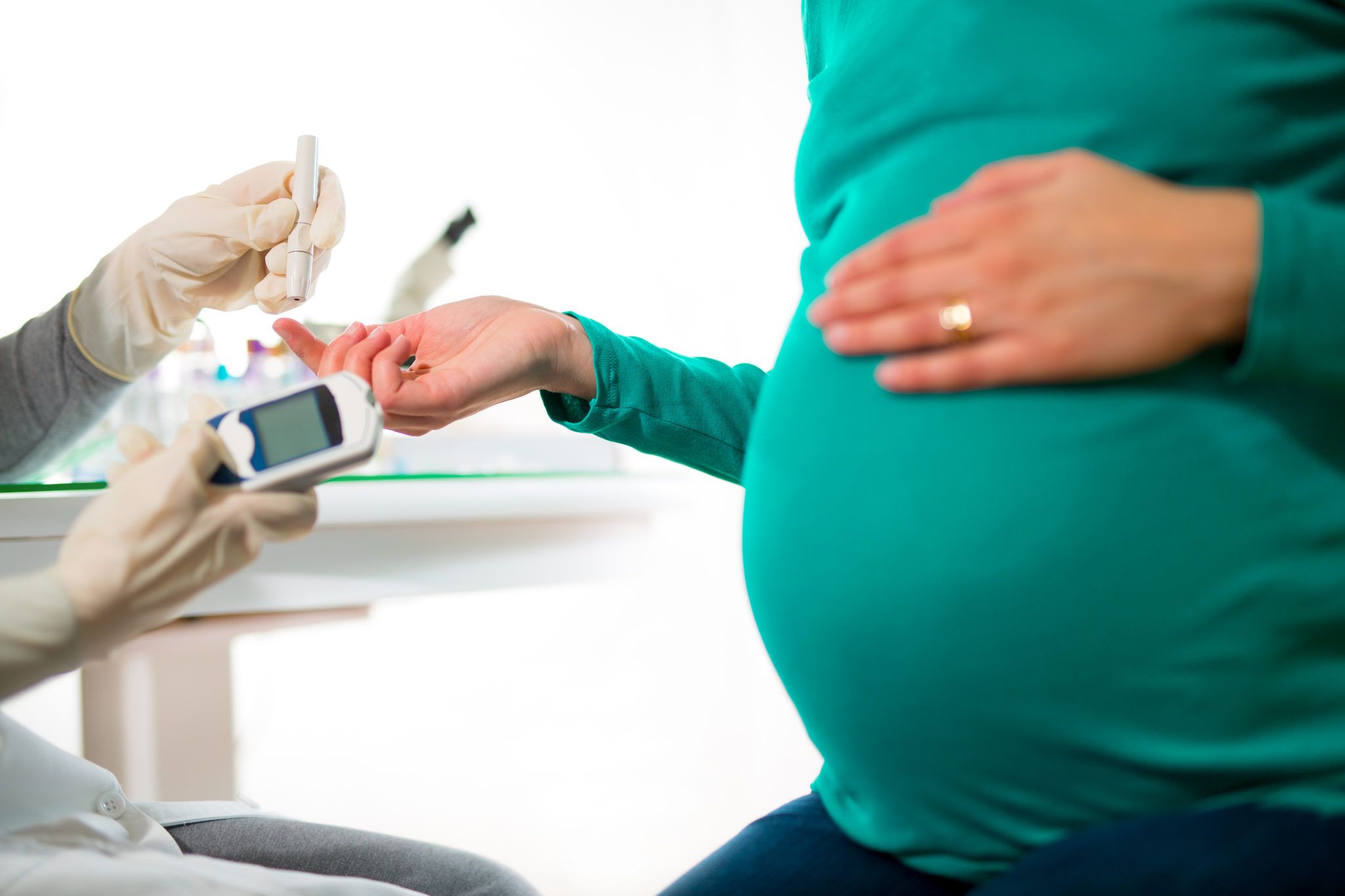 Tốt nhất từ tuần 28 của thai kỳ, mẹ bầu nên xét nghiệm tiểu đường thai kỳ