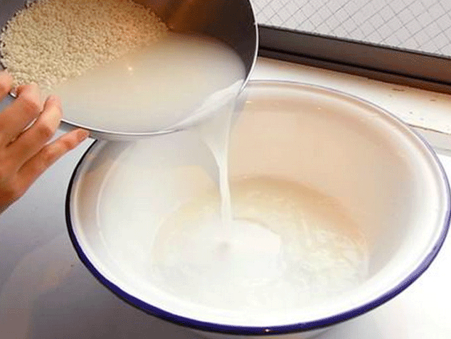 Tẩy vết ố vàng bằng nước vo gạo