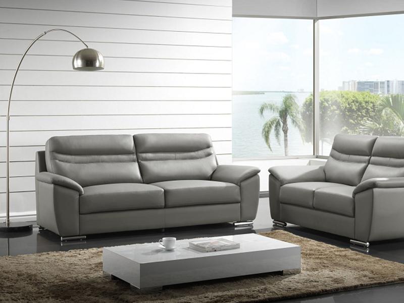 Sofa da công nghiệp cũng là lựa chọn quen thuộc của nhiều phòng khách
