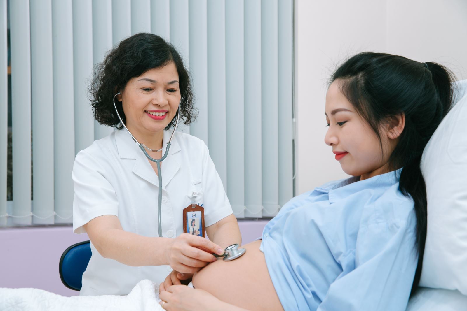 Thường xuyên thăm khám, theo dõi sự phát triển của thai nhi để có phương án điều trị thai ngoài tử cung an toàn
