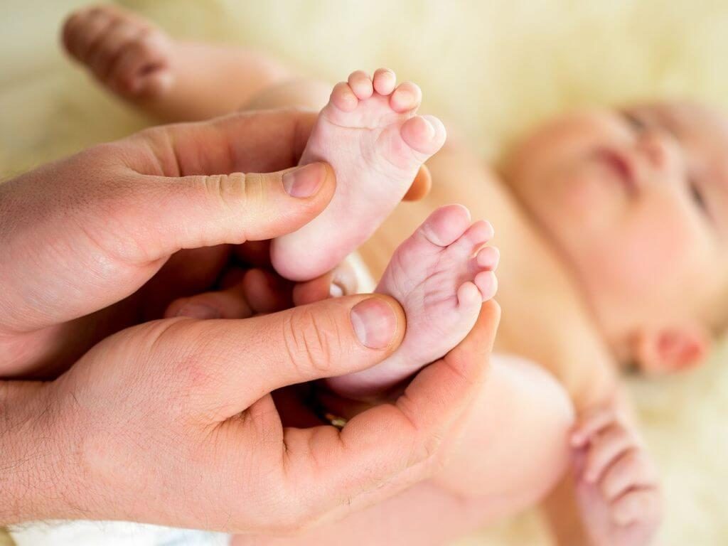 Lấy máu gót chân ở trẻ sơ sinh