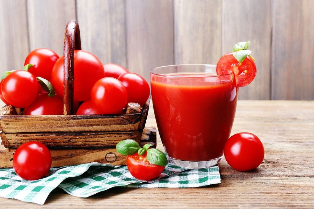 Cà chua và nước ép có thể dùng trị rạn da