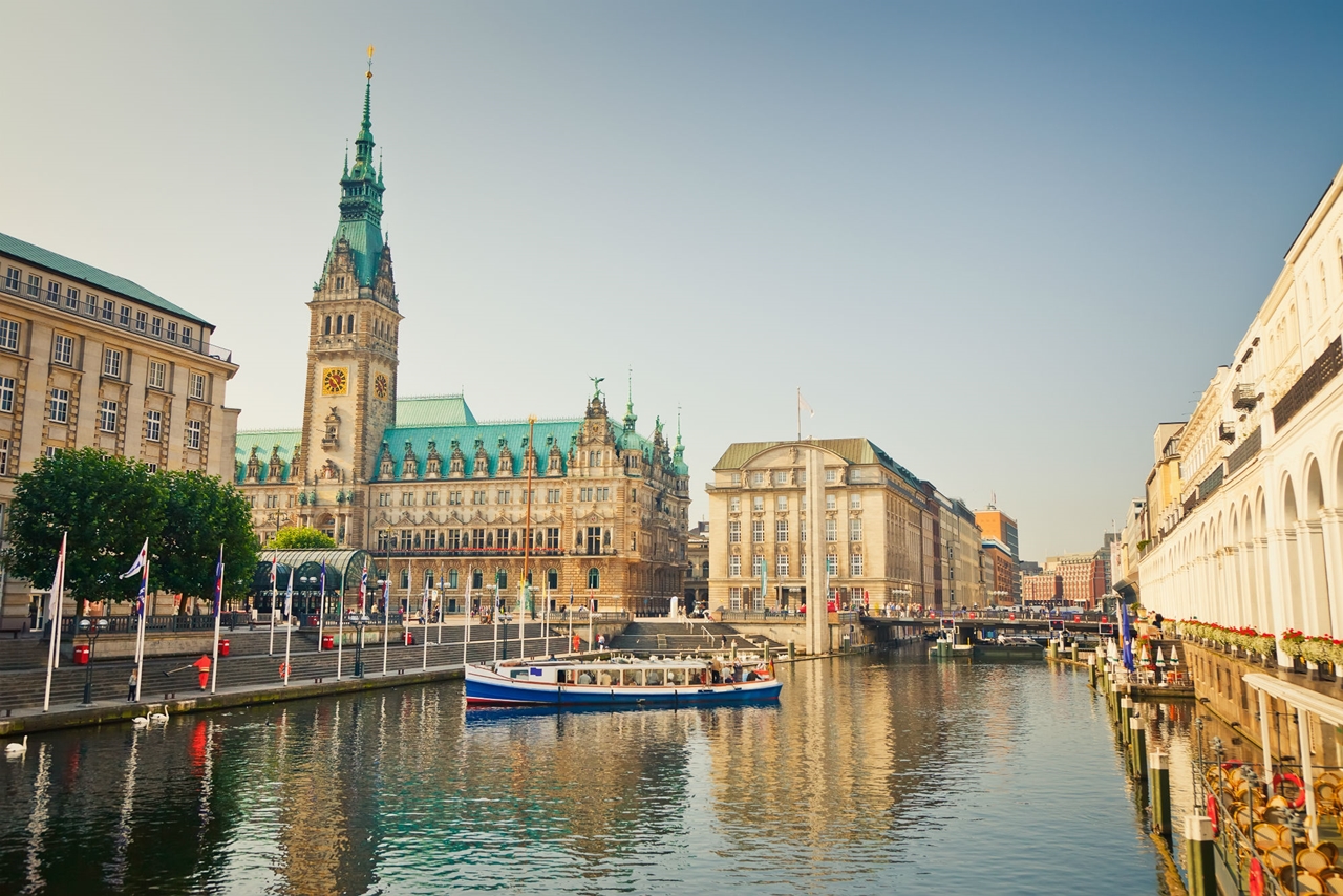 Thành phố Hamburg xinh đẹp với giao thương đường thủy