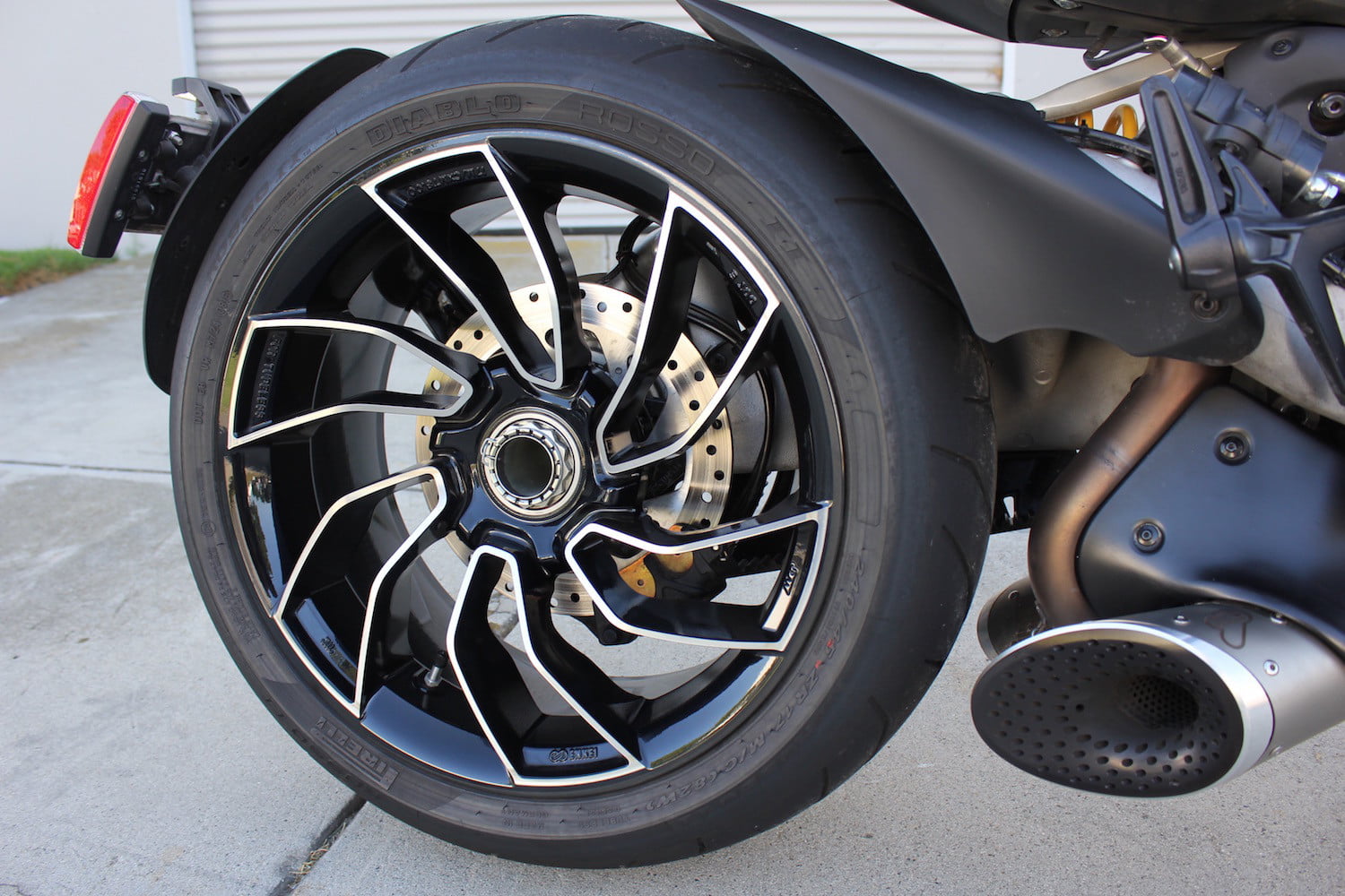 Lốp xe khả năng bám đường cao chống trơn trượt 