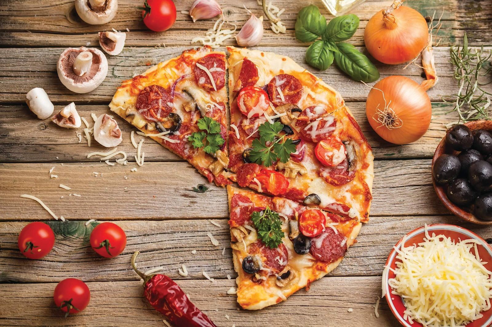 Theo review Pepperonis Pizza sở hữu thực đơn ẩm thực Á Âu đa dạng và hấp dẫn
