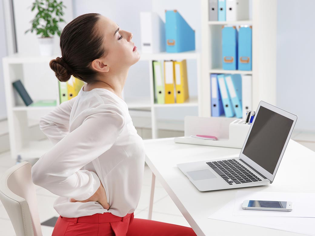 Phụ nữ thường xuyên làm việc với máy tính dễ mắc các bệnh liên quan cơ xương khớp