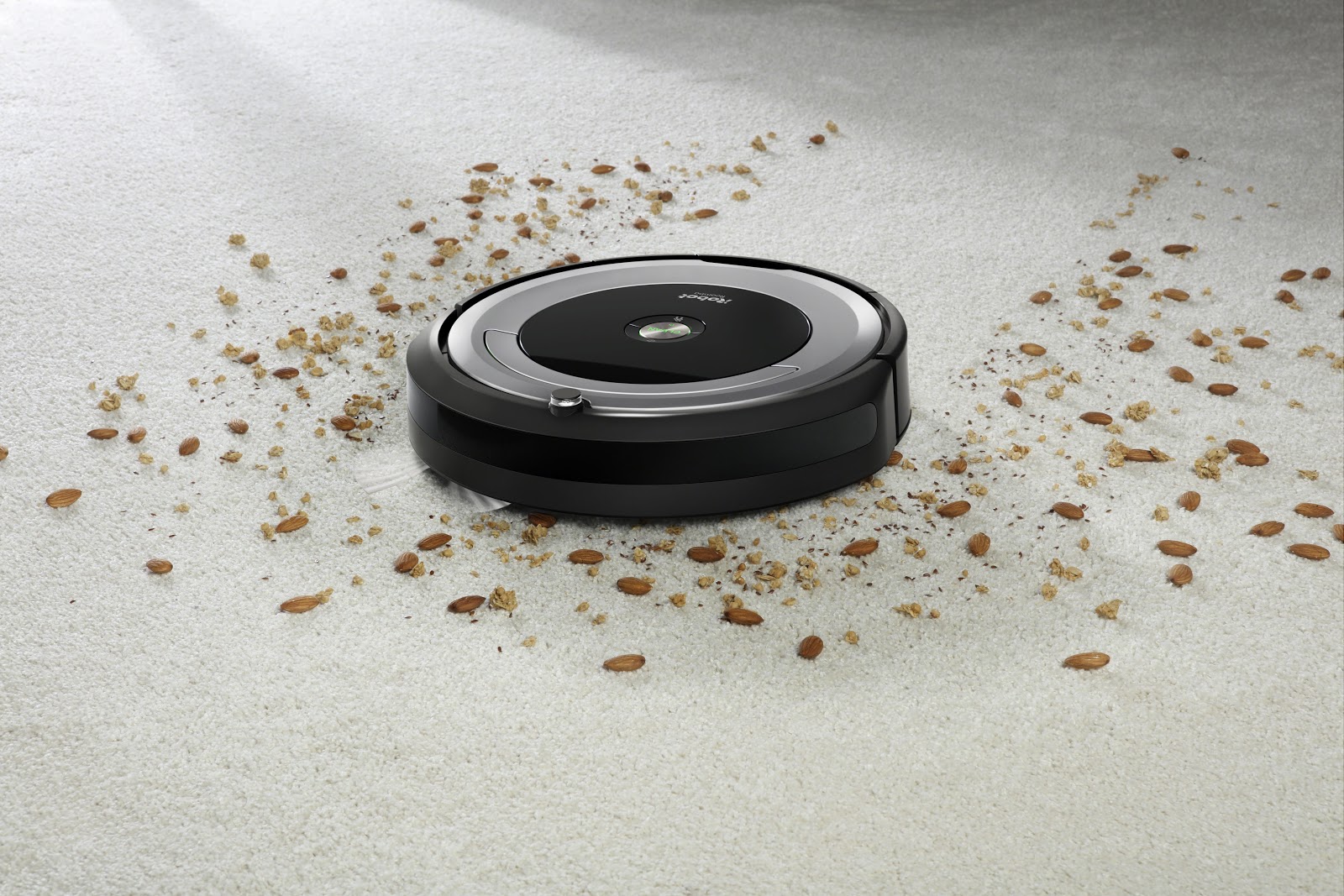 Robot có khả năng hút sạch được các bụi bẩn trên sàn nhà