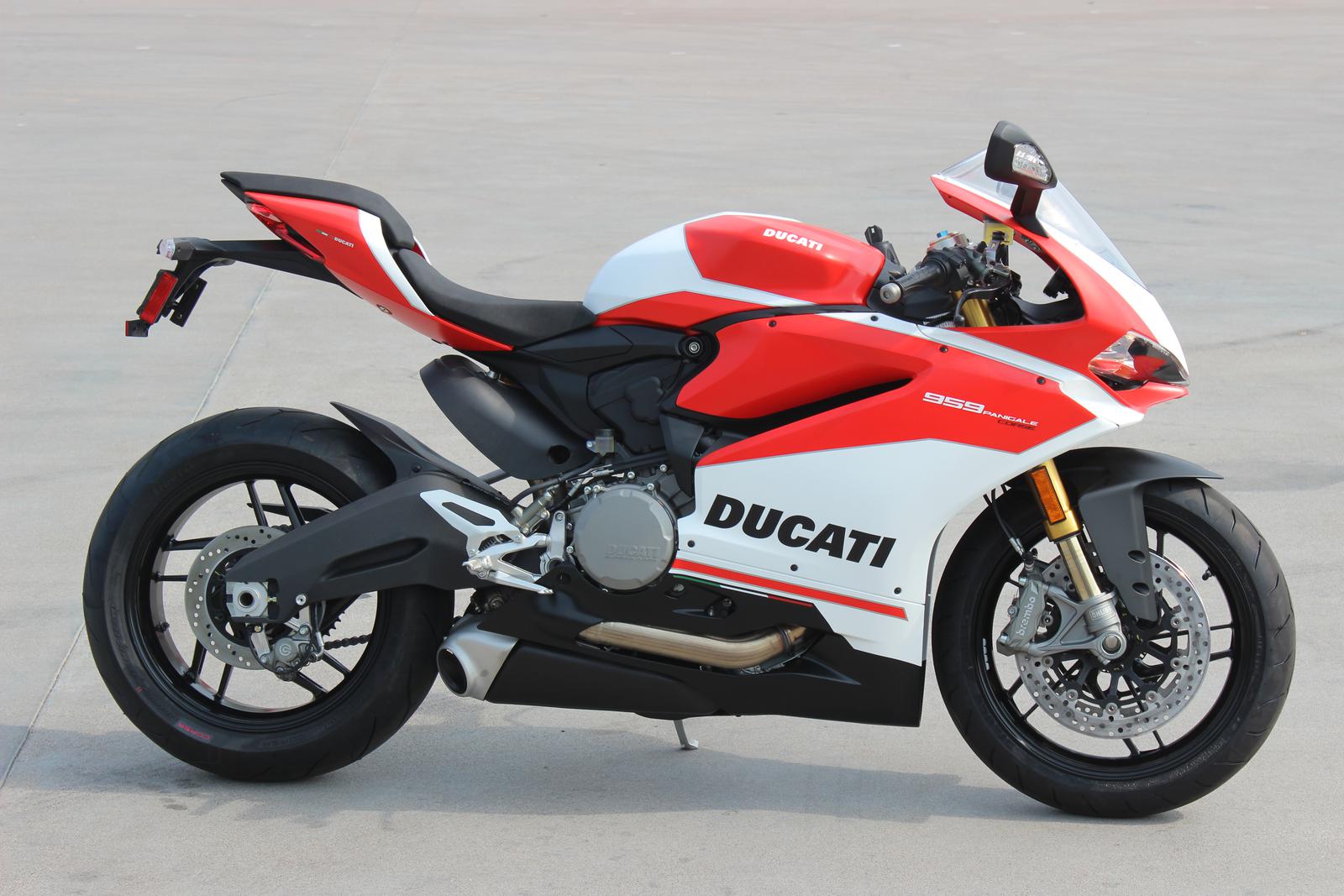 Xe mô tô đến từ hãng xe phân khối lớn Ducati nổi tiếng