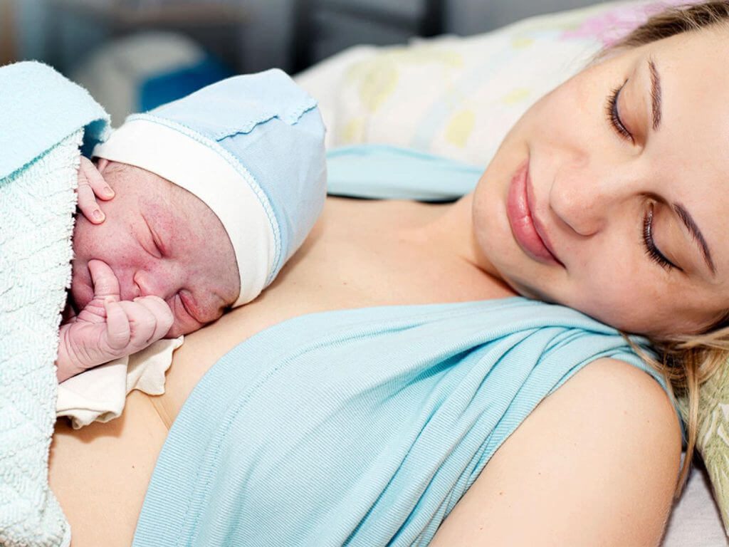 Phụ nữ sau sinh thường có sản dịch