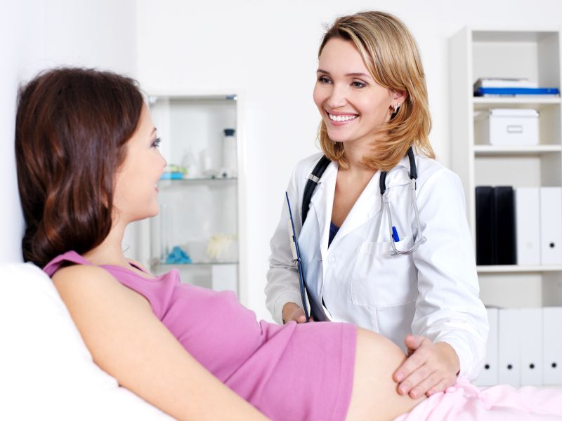 Các mẹ nên khám thai định kỳ để theo dõi sự phát triển của thai nhi 
