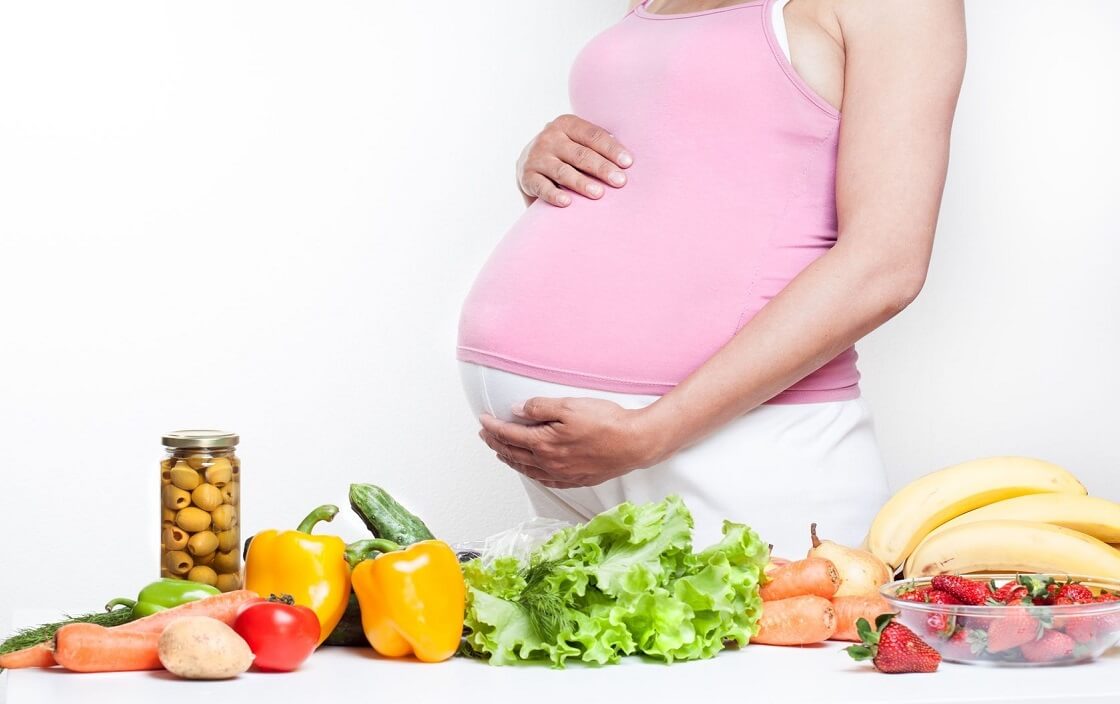 Mẹ bầu cần ăn uống theo chế độ dinh dưỡng riêng theo lời khuyên của bác sĩ 