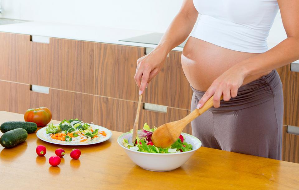 Bổ sung nhiều thực phẩm dinh dưỡng khác nhau giúp cho sự phát triển của bé