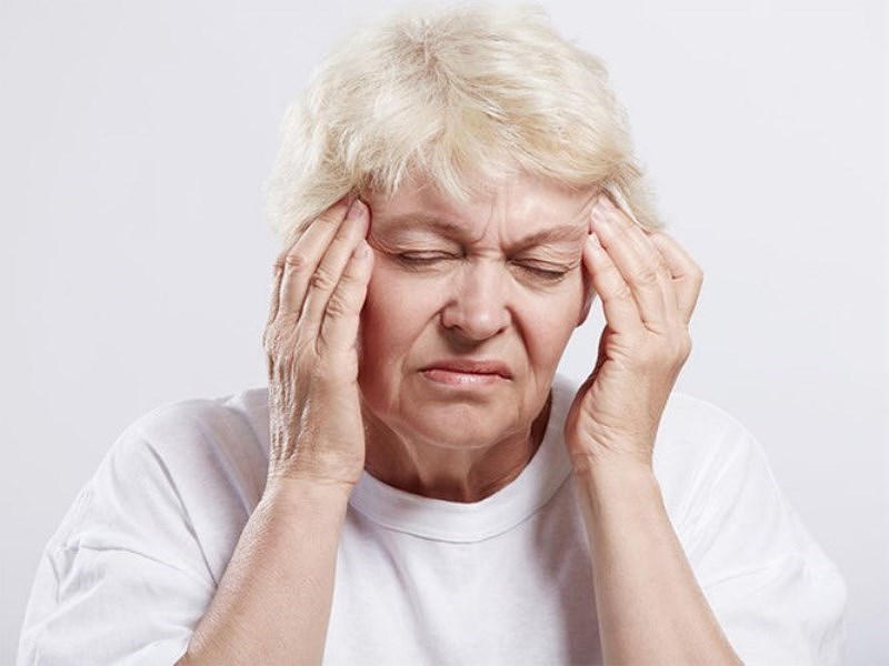 Đau đầu, chóng mặt là dấu hiệu quen thuộc của bệnh