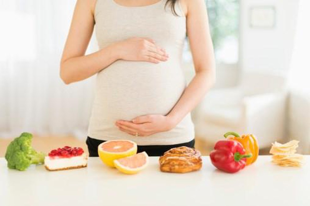 Một chế ăn uống khoa học và lành mạnh sẽ giúp bạn ngăn ngừa những loại bệnh liên quan đến sức khỏe cho cả mẹ và bé 