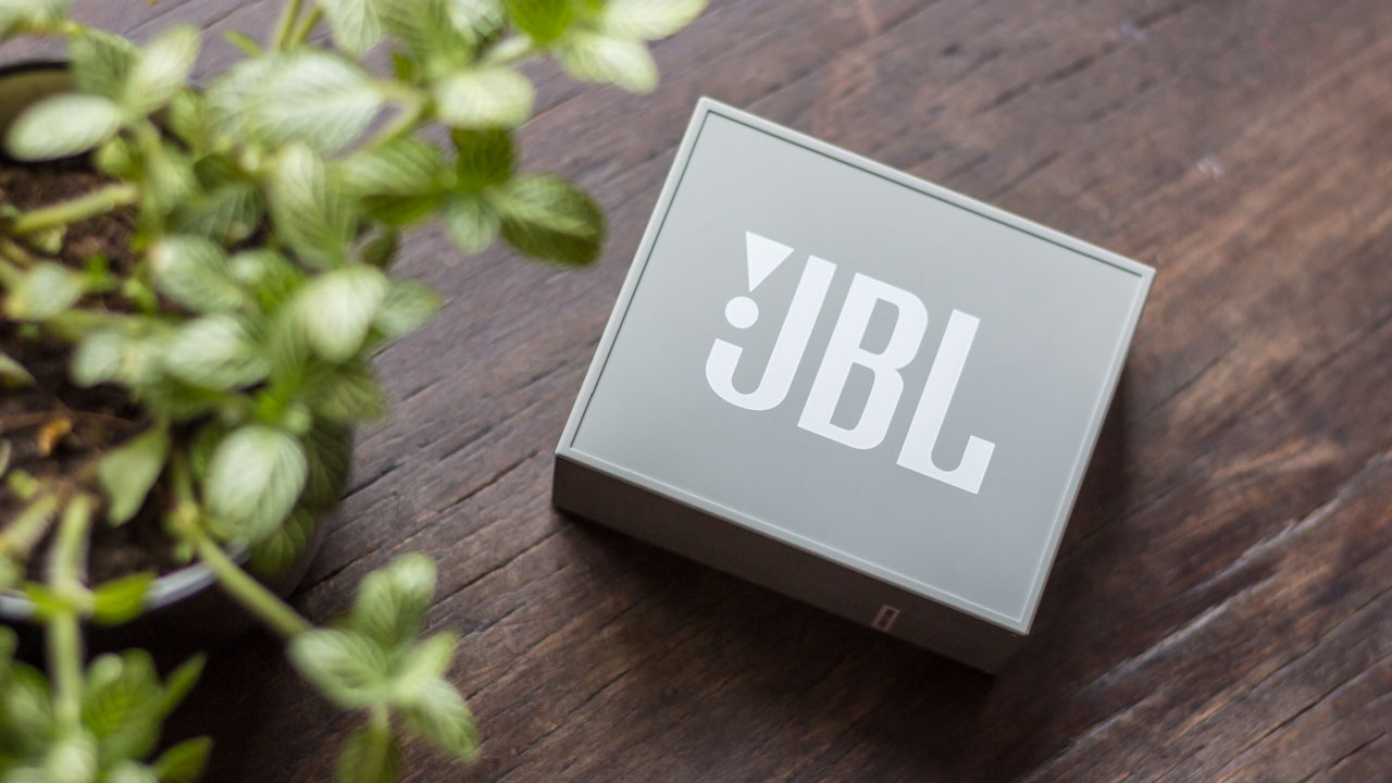 JBL Go2 có thiết kế khá nhỏ gọn (Nguồn: cdn.tgdd.vn)
