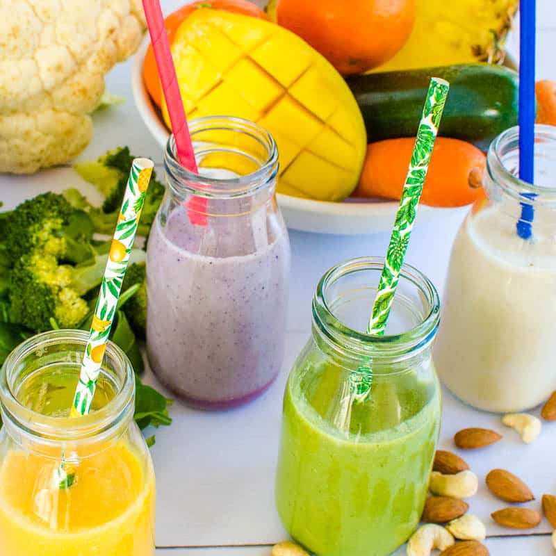 Uống sinh tố trái cây kèm sữa cung cấp nhiều protein phát triển cơ bắp và tryptophan cải thiện giấc ngủ