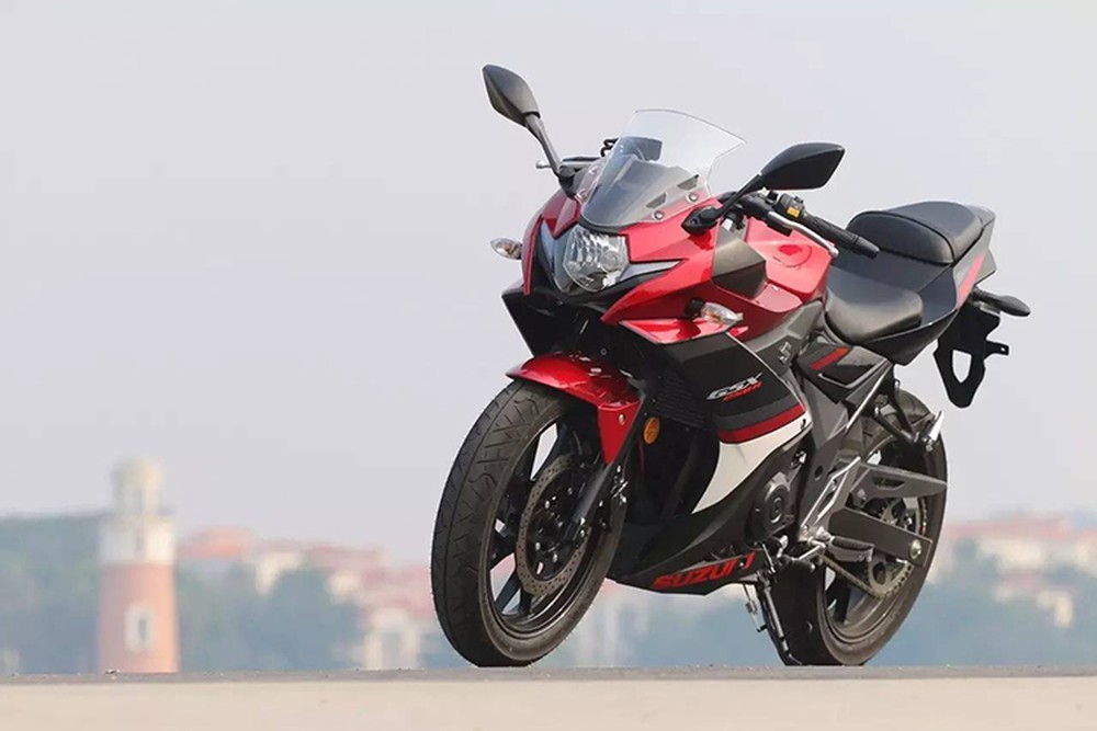 Mẫu moto giá dưới 300 triệu Suzuki GSX250R 2017 trẻ trung, năng động