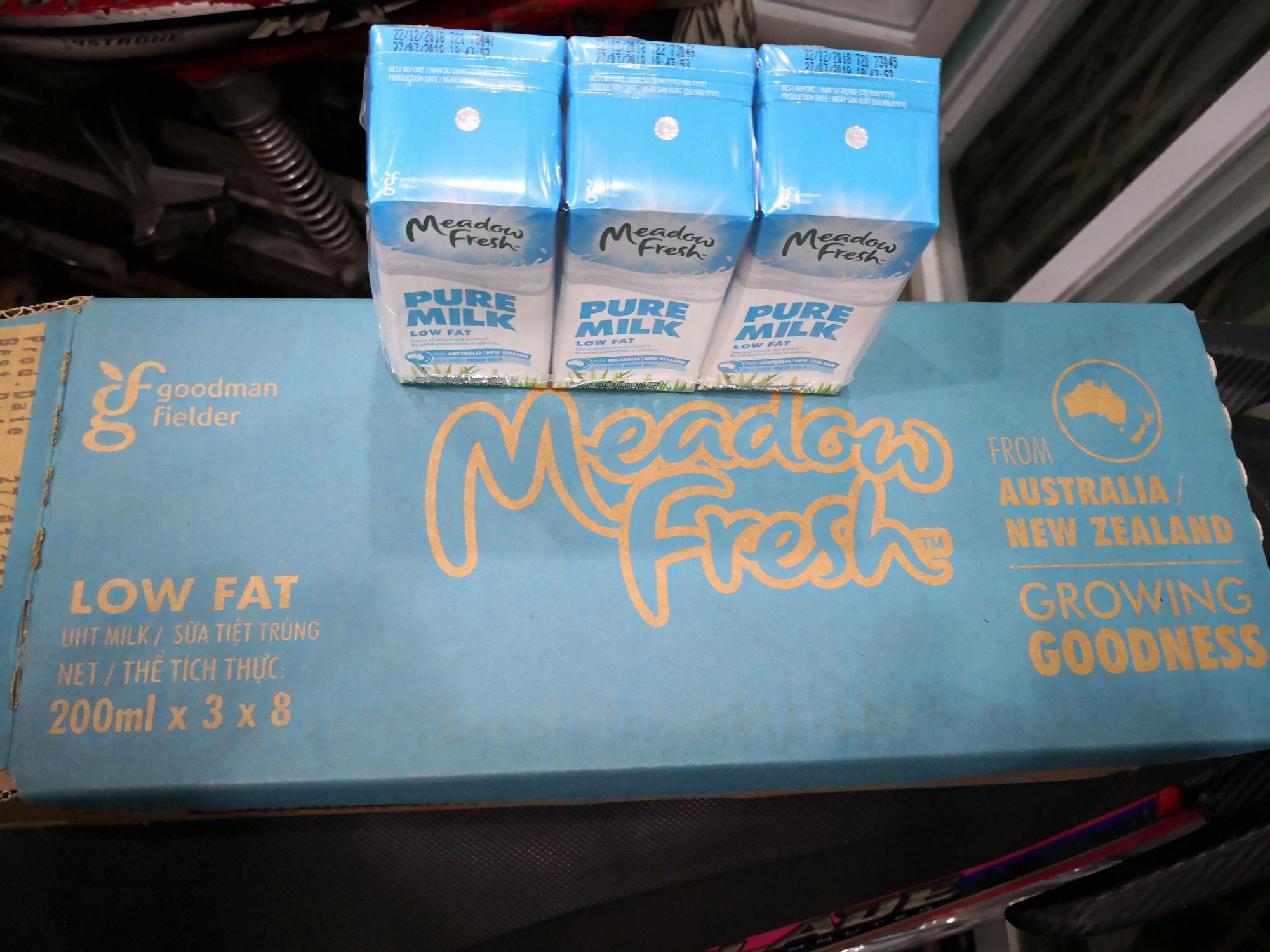 Sữa Meadow Fresh không đường tách béo