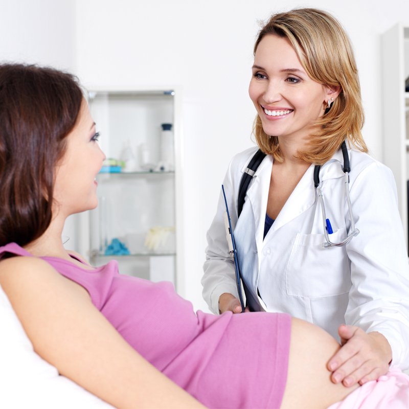 Thăm khám định kỳ tại bệnh viện để luôn kiểm soát tình trạng ứ mật thai kỳ