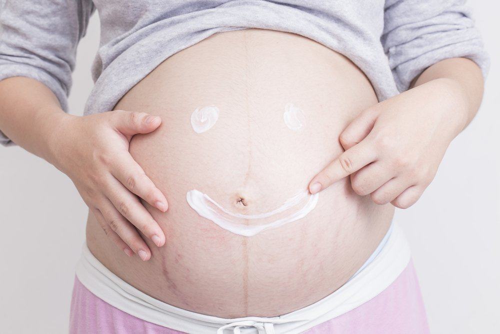 Người mẹ mắc u nang buồng trứng cần phải thường xuyên theo dõi tình trạng sức khỏe của bản thân