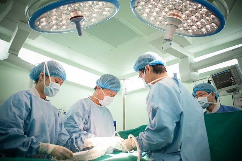 Phương pháp phẫu thuật sẽ giúp loại bỏ hoàn toàn các khối u còn sót lại hay những khối mới hình thành. 