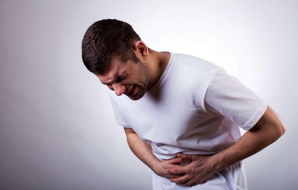 Người mắc bệnh sẽ thường gặp phải các cơn đau nhức vùng ổ bụng