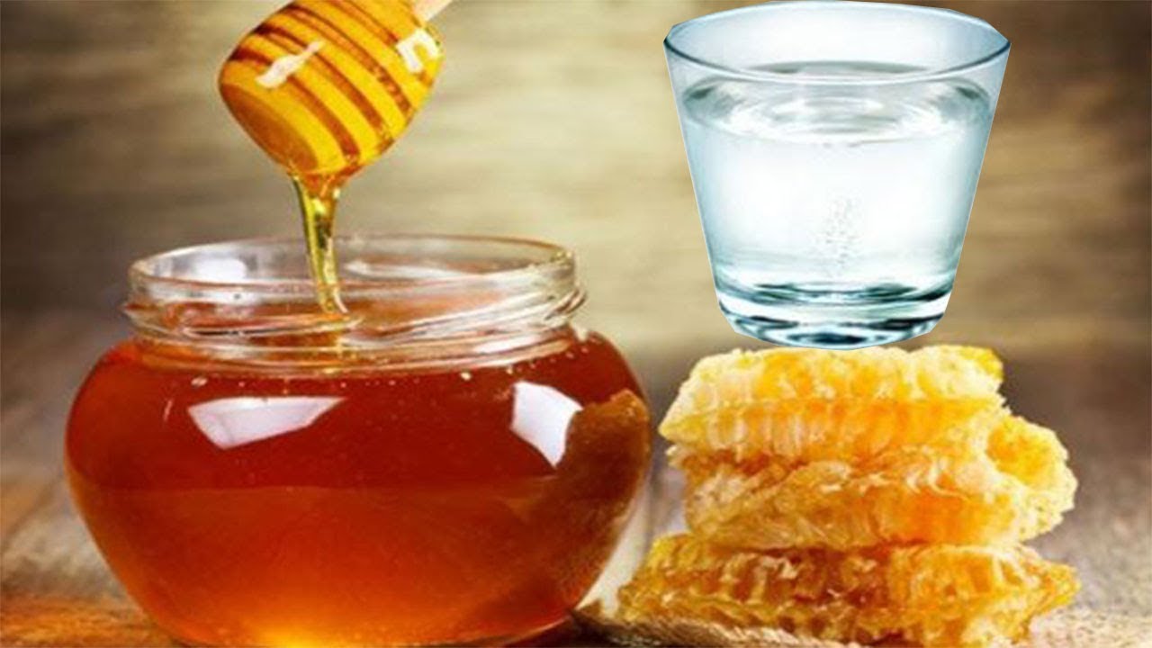 Sử dụng nước mật ong ấm giúp giảm đau rát họng