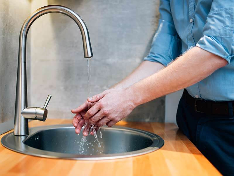 Rửa tay sạch và đúng cách để diệt khuẩn liên cầu gây ra bệnh viêm họng liên cầu khuẩn