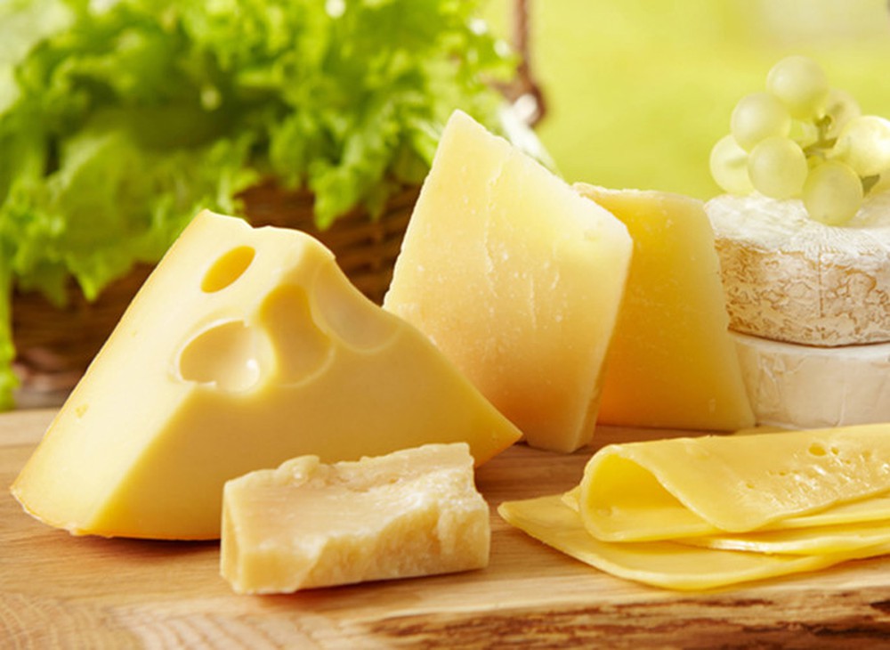 Hạn chế ăn những thực phẩm từ sữa có chứa nhiều chất béo 