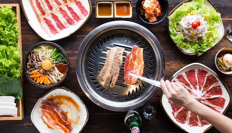 Không cần du lịch Hàn Quốc, mua voucher buffet Gogi là đã có thể thưởng thức bữa thịt nướng chuẩn trong phim Hàn