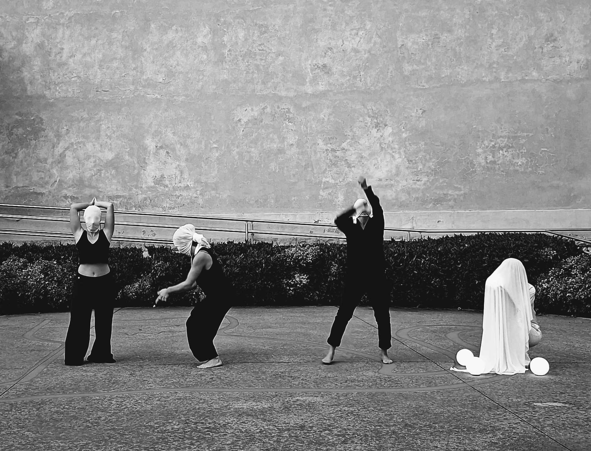 Alterità Necessarie — azione performativa di Nicoletta Carboni e Miriam Delbianco, Parco di San Giovanni, Trieste