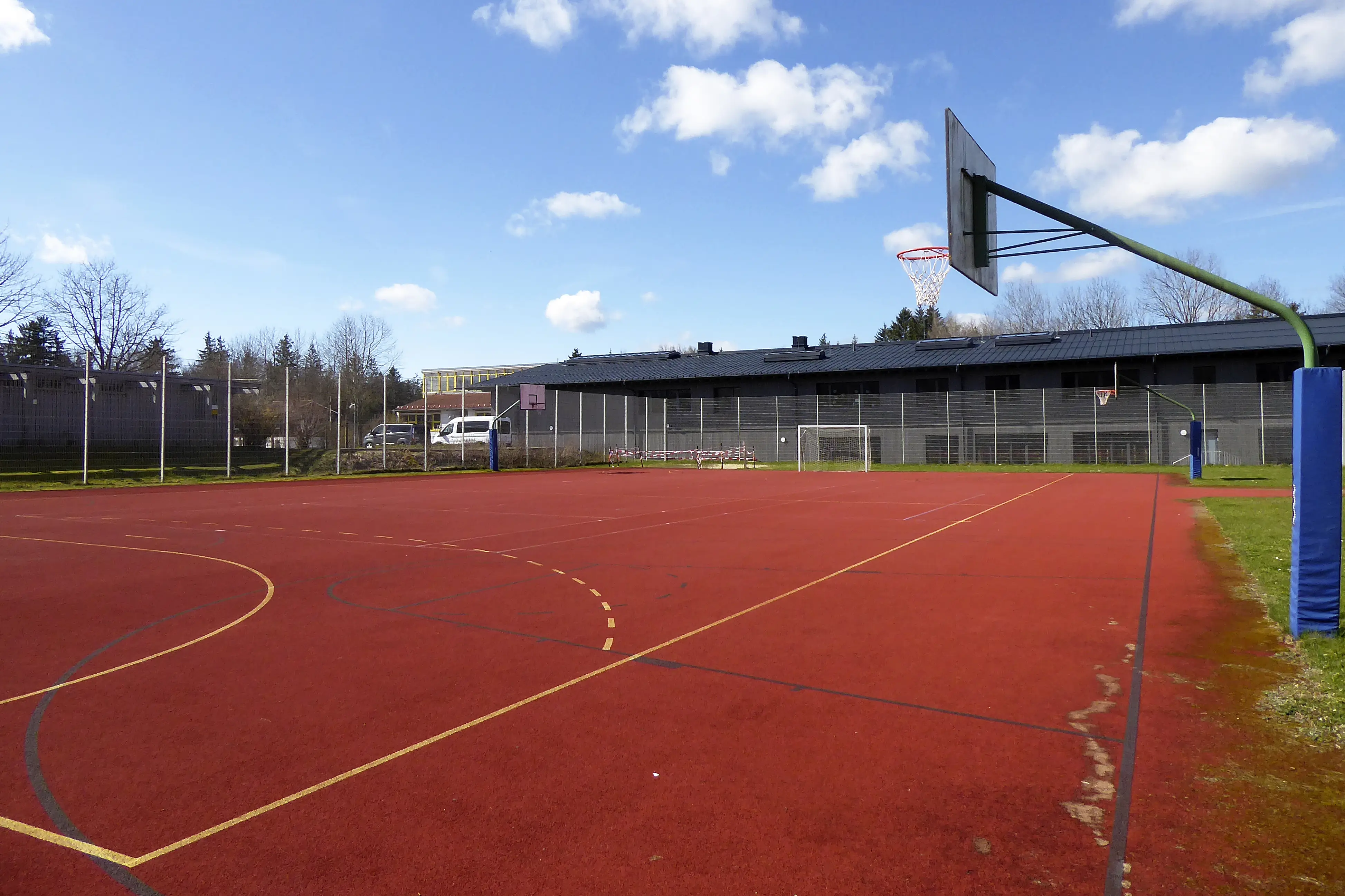 Handball- und Basketballfeld header image nicht vorhanden