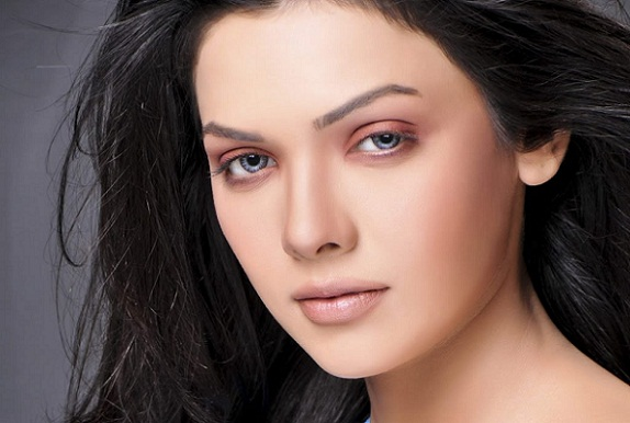 Sarah Loren in Bollywood