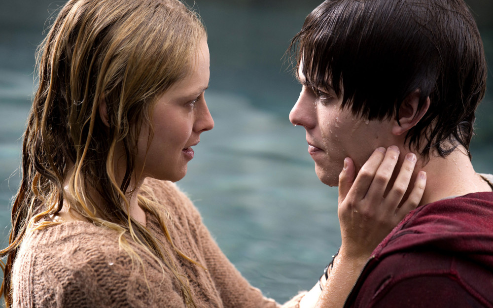 warm bodies zombie love story 2013