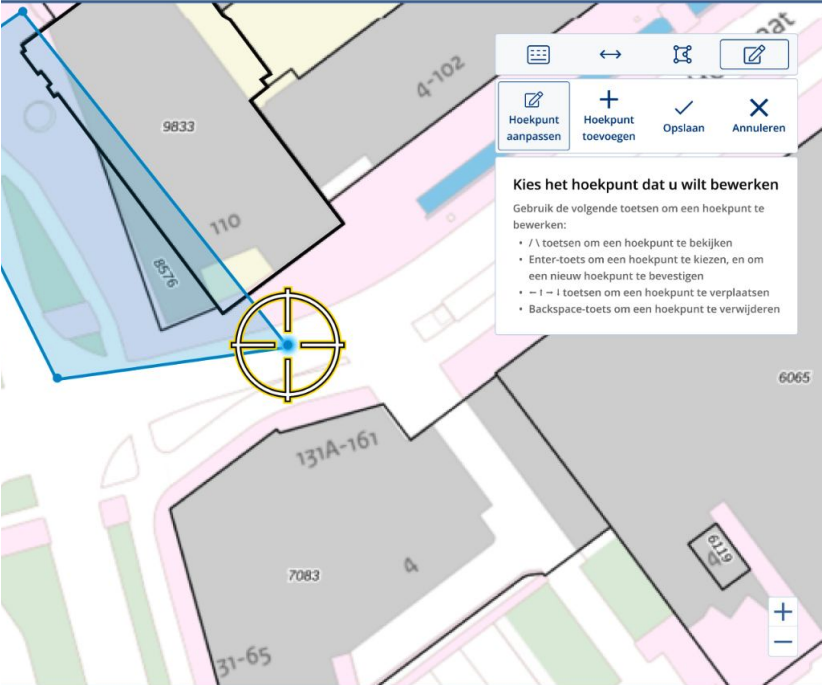 Screenshot van prototype toont een kaart met daarop een ronde lichtgevende cirkel als kruissteken. Rechts in de bovenhoek ligt op de kaart een element met vier iconen. Het vierde icoon is geselecteerd. Onder de iconen staan vier opties: Hoekpunt aanpassen, Hoekpunt toevoegen, Opslaan, Annuleren. Hoekpunt aanpassen is geselecteerd. Daaronder staat een tekst met de titel: Kies het hoekpunt dat u wilt bewerken.