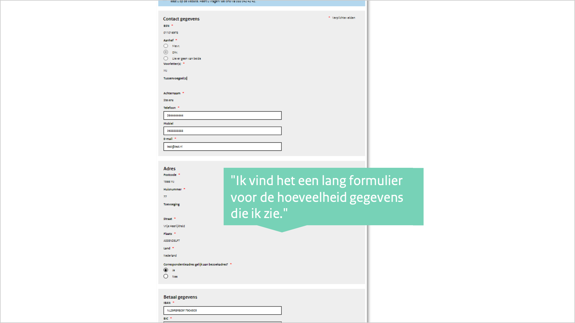 Screenshot van een formulier bestaande uit drie secties namelijk: contactgegevens, adres, betaalgegevens. Elke sectie heeft meerdere formuliervelden. Over het screenshot ligt een lichtgroen praatje met de tekst: ik vind het een langformulier voor deze hoeveelheid gegevens die ik zie.