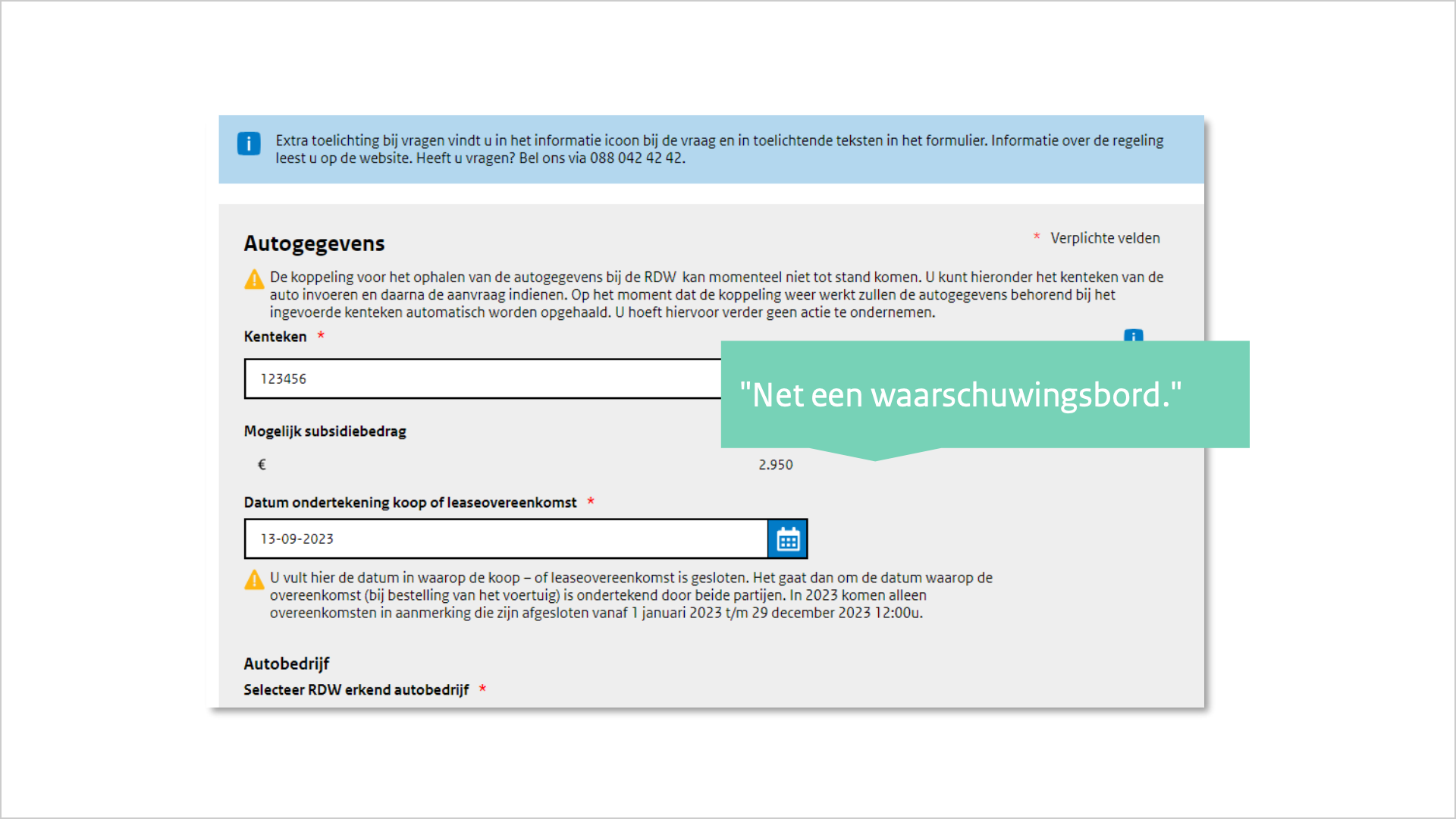 Screenshot van van een stukje formulier met de titel auto gegevens. In het formulier zijn twee lichtgele driehoeken te zien met daarbinnen een uitroepteken. Over het screenshot is een lichtgroene praatal te zien met de tekst: net een waarschuwingsbord.
