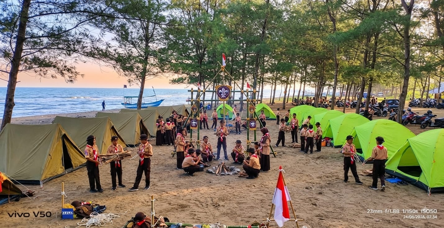 Berkemah di Pantai Indah Kemangi