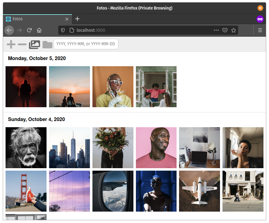 Screenshot of fotos showing photos by day