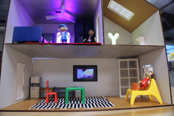 Smart Dollhouse with Gesture Recognition