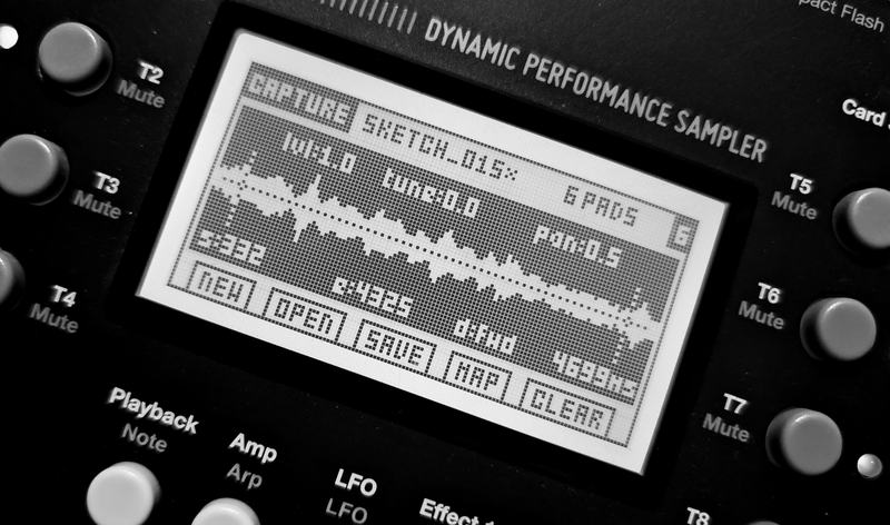 CAPTURE's MAIN page on an Octatrack MKI: a recorded pad's waveform