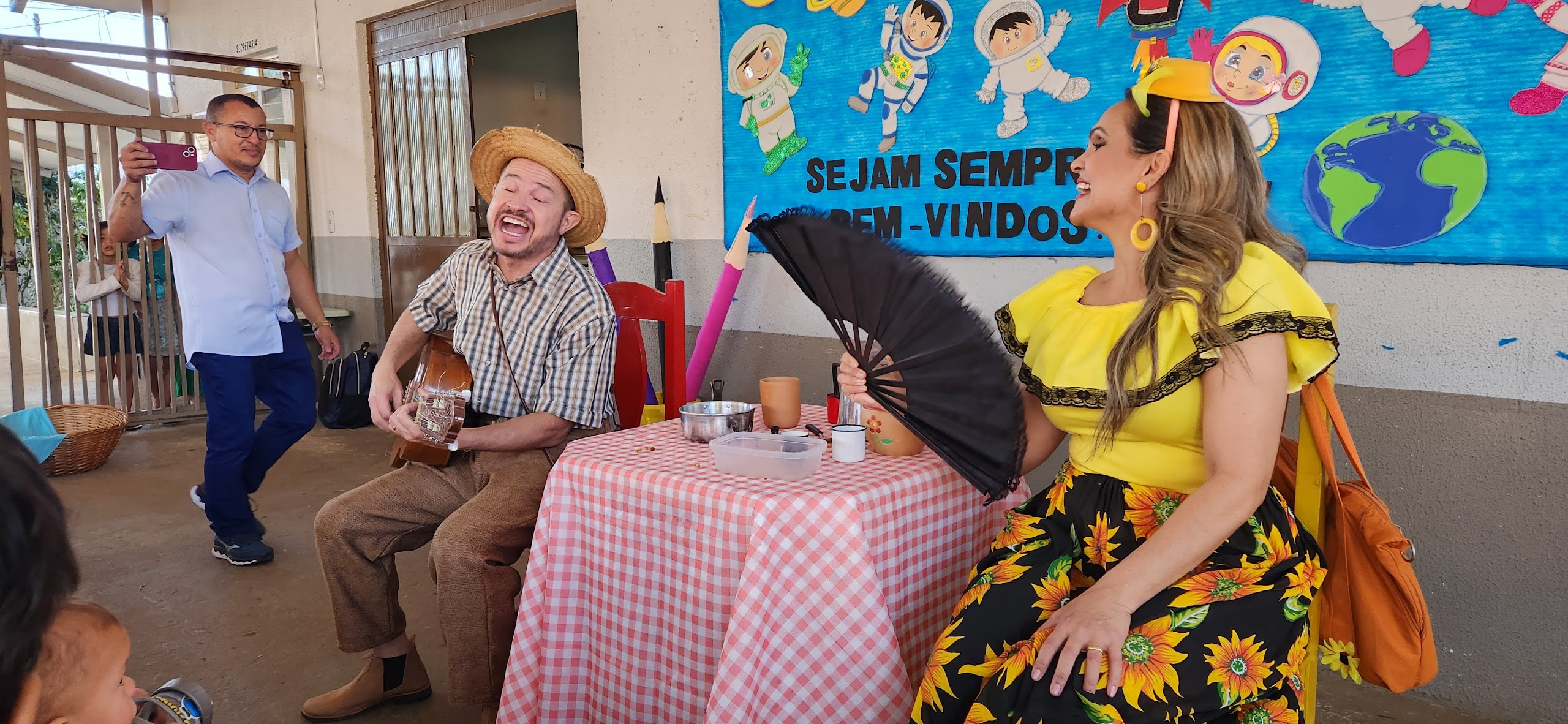 Teatro Zeferino e Cumade Badú na escola