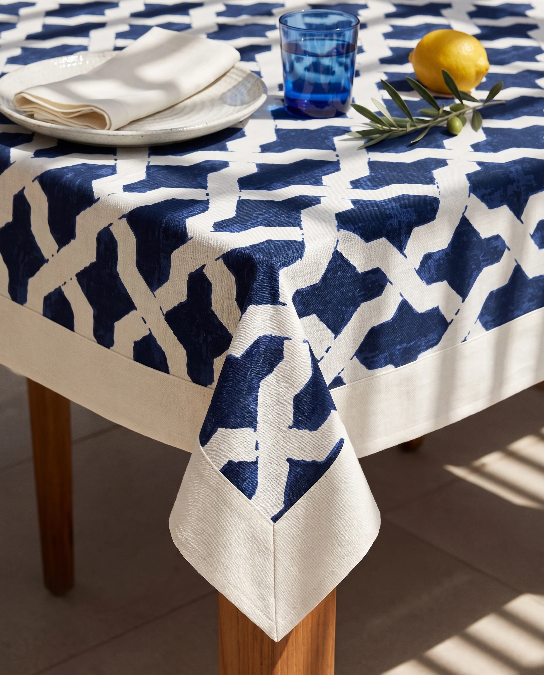 ALHAMBRA BLEUE — table setting 4