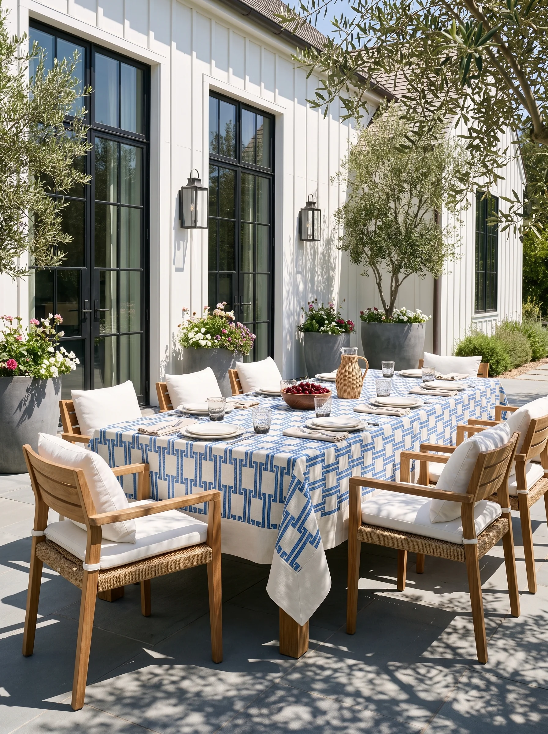 L'Heure Bleue — table setting 2
