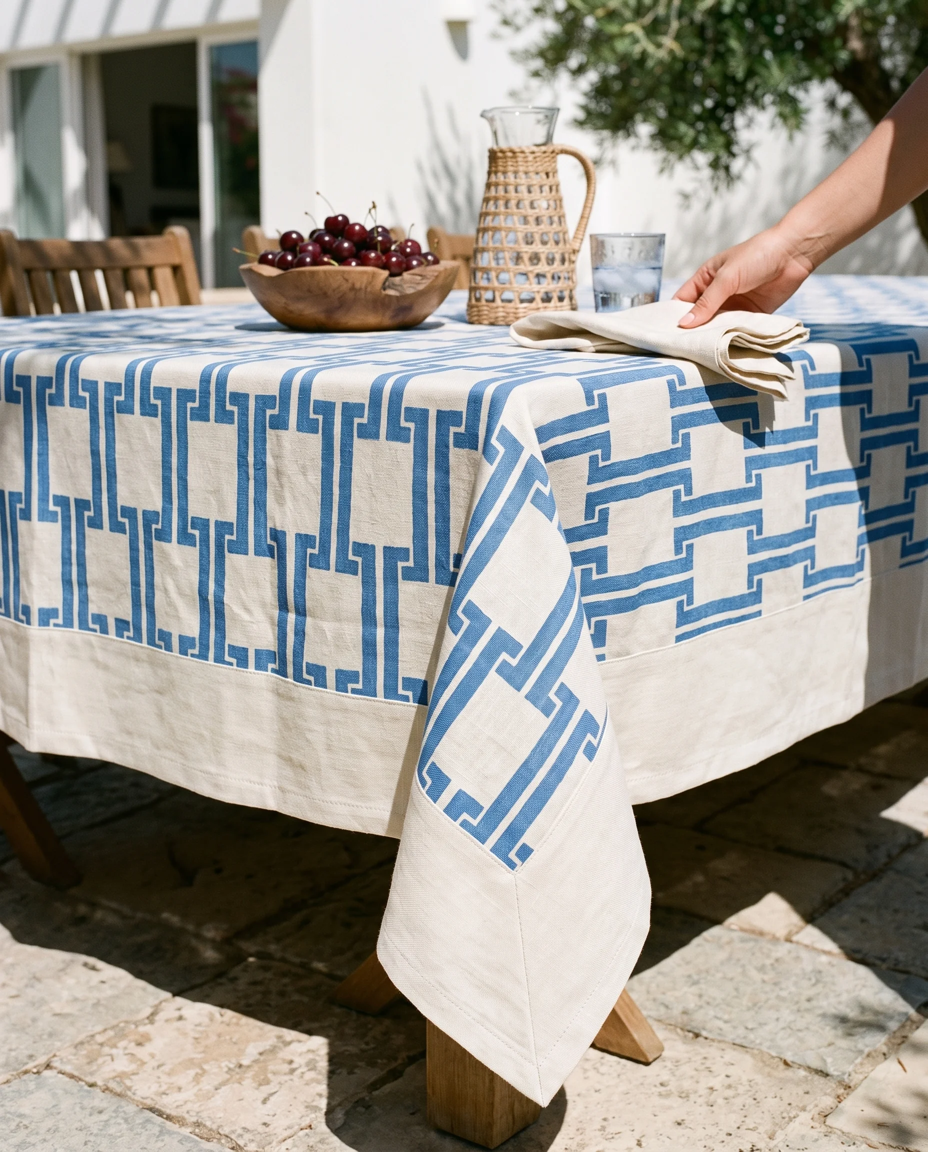 L'Heure Bleue — table setting 5